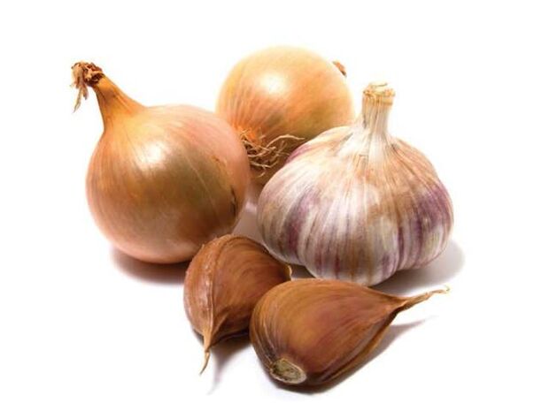 Zwiebeln und Knoblauch sind gesunde Wurzelgemüse, die für Helminthen schädlich sind